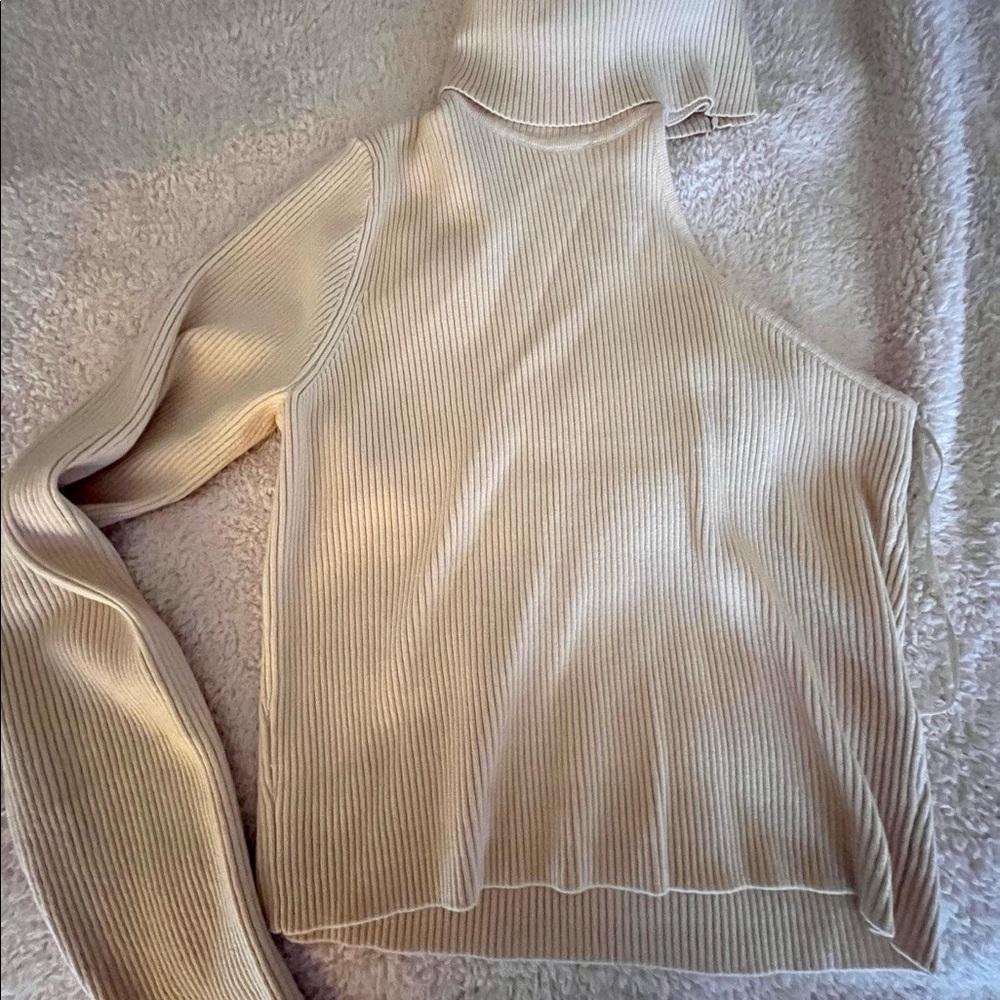 Le Lis one shoulder sweater